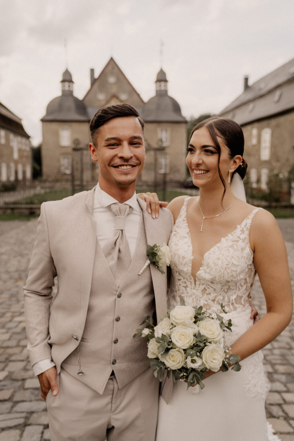 Romantisches Paarshooting mit natürlichem Licht