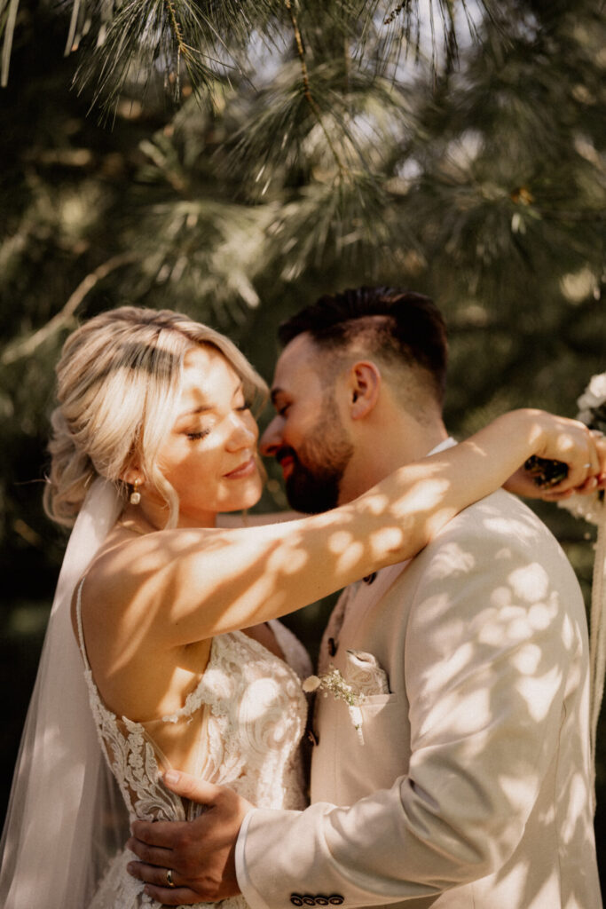 Hochzeitsfotograf Fotoshooting Brautpaar Kierspe Hochzeitsvideograf Kameramann Hochzeitsfotografen Fotoreportage Hochzeitsreportage Hochzeitsfilm Videoclip Drohne Meinerzhagen Lüdenscheid Olpe Siegen Finnentrop Gummersbach Attendorn Wipperfürth Overath Lennestadt Freudenberg Halver Lindlar Schalksmühle Breckerfeld Hagen