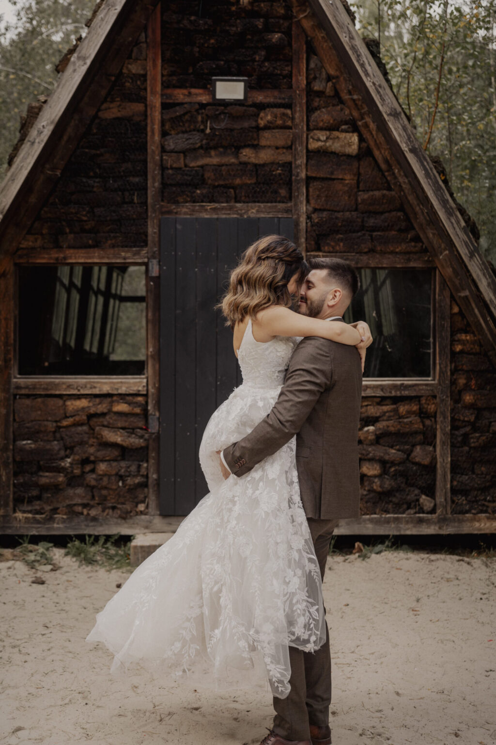 Romantisches Paarshooting mit natürlichem Licht