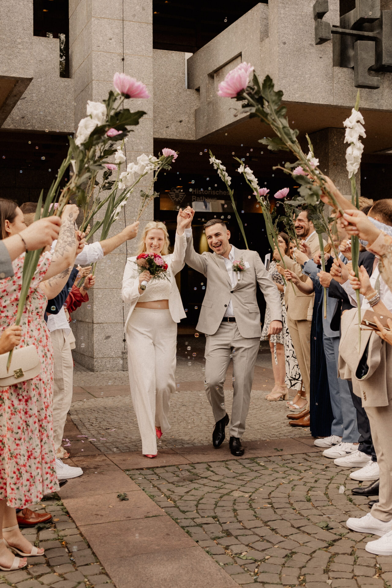 Hochzeitsfotograf Standesamt Kierspe Hochzeitsvideograf Kameramann Hochzeitsfotografen Fotoreportage Hochzeitsreportage Hochzeitsfilm Videoclip Drohne Meinerzhagen Lüdenscheid Olpe Siegen Finnentrop Gummersbach Attendorn Wipperfürth Overath Lennestadt Freudenberg Halver Lindlar Schalksmühle Breckerfeld Hagen