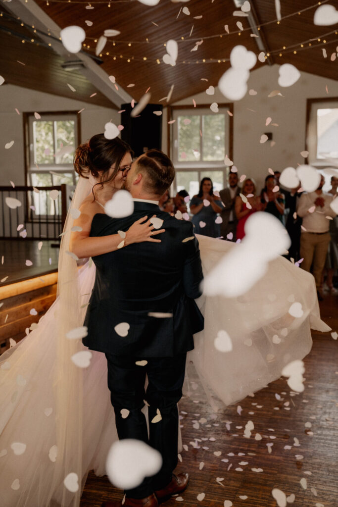 Hochzeitsfotograf Fotoshooting Brautpaar Kierspe Hochzeitsvideograf Kameramann Hochzeitsfotografen Fotoreportage Hochzeitsreportage Hochzeitsfilm Videoclip Drohne Meinerzhagen Lüdenscheid Olpe Siegen Finnentrop Gummersbach Attendorn Wipperfürth Overath Lennestadt Freudenberg Halver Lindlar Schalksmühle Breckerfeld Hagen