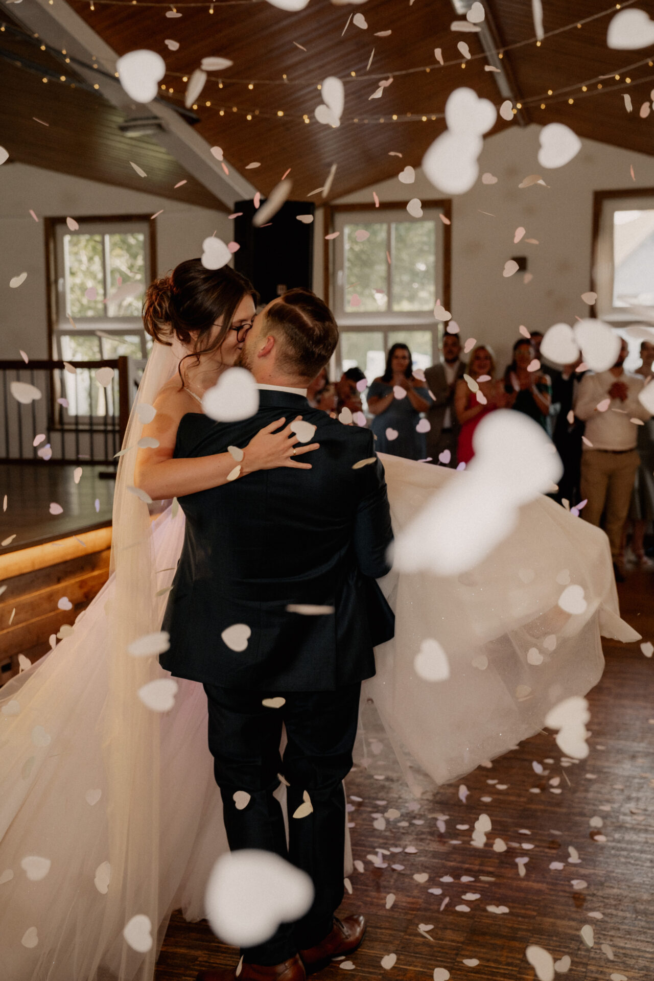 Hochzeitsfotograf Fotoshooting Brautpaar Kierspe Hochzeitsvideograf Kameramann Hochzeitsfotografen Fotoreportage Hochzeitsreportage Hochzeitsfilm Videoclip Drohne Meinerzhagen Lüdenscheid Olpe Siegen Finnentrop Gummersbach Attendorn Wipperfürth Overath Lennestadt Freudenberg Halver Lindlar Schalksmühle Breckerfeld Hagen