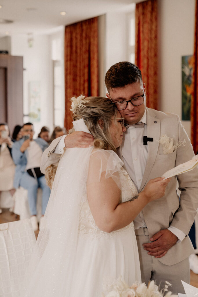 Hochzeitspaar während der Zeremonie