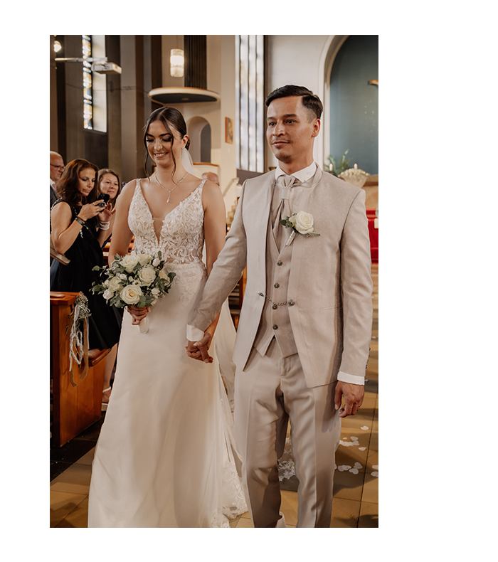 Hochzeitsfotograf Kierspe Kirche Trauung Hochzeitsvideograf Kameramann Hochzeitsfotografen Fotoreportage Hochzeitsreportage Hochzeitsfilm Videoclip Drohne Meinerzhagen Lüdenscheid Olpe Siegen Finnentrop Gummersbach Attendorn Wipperfürth Overath Lennestadt Freudenberg Halver Lindlar Schalksmühle Breckerfeld Hagen