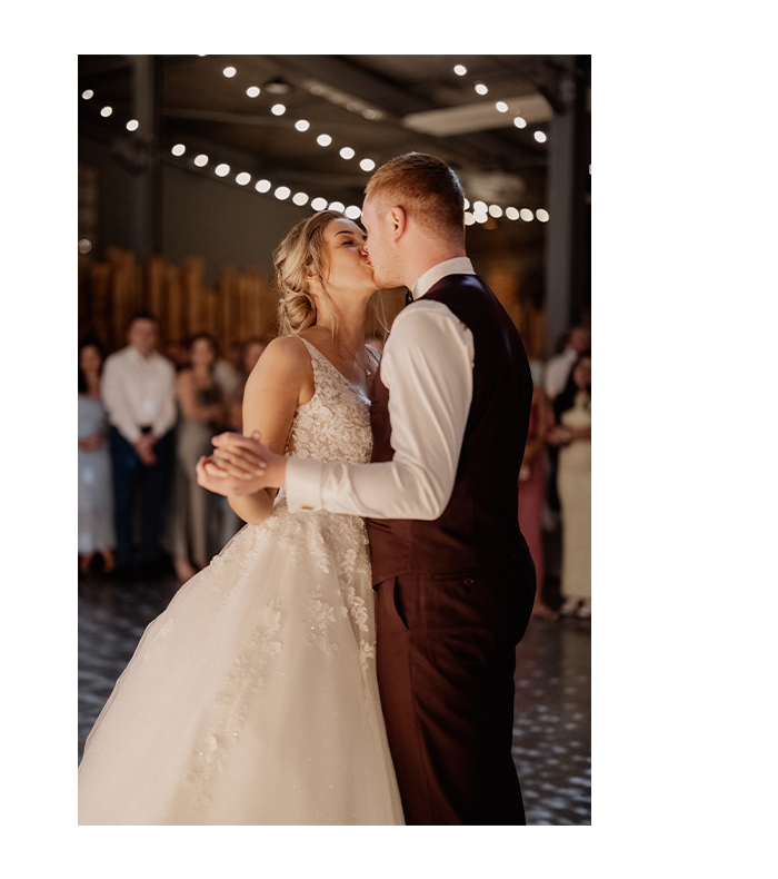 Hochzeitsfotograf Kierspe Hochzeitsvideograf Kameramann Hochzeitsfotografen Fotoreportage Hochzeitsreportage Hochzeitsfilm Videoclip Drohne Meinerzhagen Lüdenscheid Olpe Siegen Finnentrop Gummersbach Attendorn Wipperfürth Overath Lennestadt Freudenberg Halver Lindlar Schalksmühle Breckerfeld Hagen